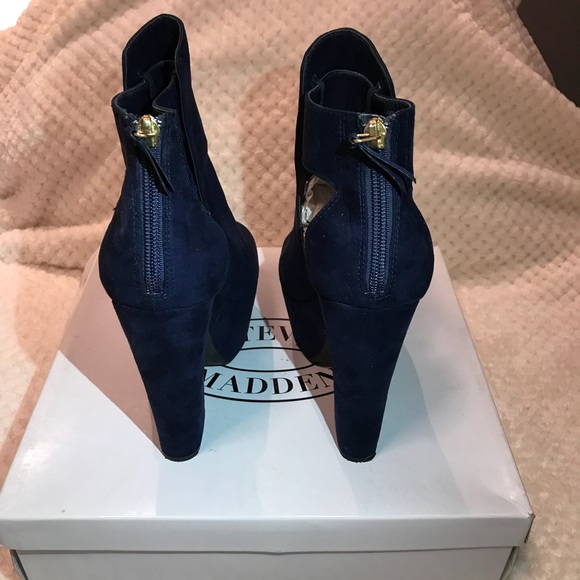 Navy Blue heels - Picture 3 of 3
